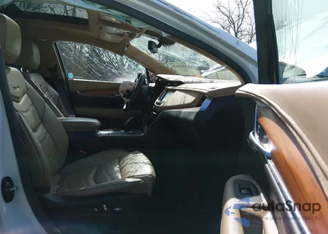 2017 Cadillac Xt5 Platinum z USA, uszkodzony, nr VIN 1GYKNFRS1HZ192595